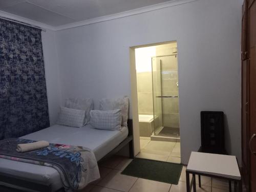 Ένα ή περισσότερα κρεβάτια σε δωμάτιο στο Olikaya Guest House Groblersdal
