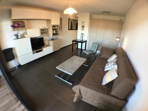 Studio standing Piscine vue mer