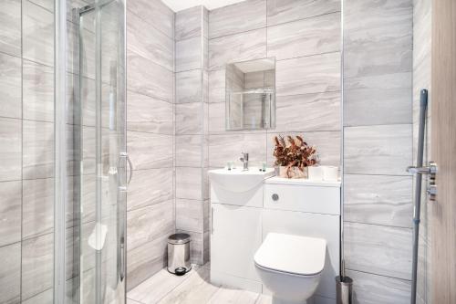 a bathroom with a shower and a toilet and a sink at Lovely 1 Bed Central Preston Apartment in Preston