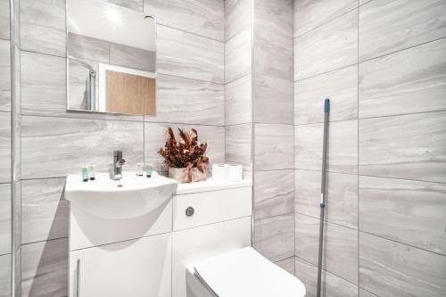 Koupelna v ubytování Lovely 1 Bed Central Preston Apartment