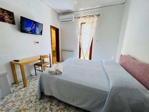 Una cama o camas en una habitación de Villa Thomas BB conduzione familiare