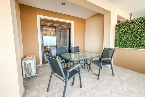 Χώρος καθιστικού στο Dafni's Beachfront Luxury Studios