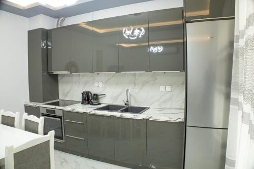 Kuchyň nebo kuchyňský kout v ubytování Mourati House