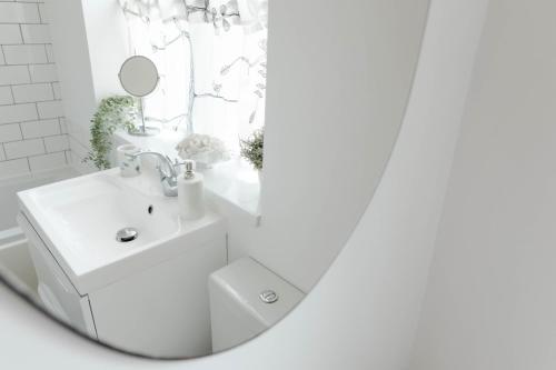 Stylish & Comfortable Modern Getaway photo 29