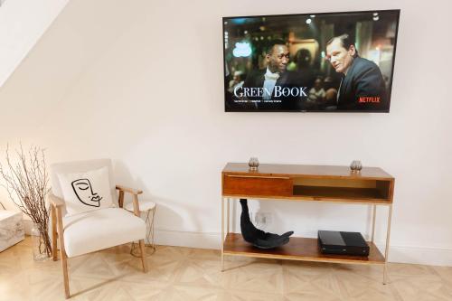 Stylish & Comfortable Modern Getaway photo 34