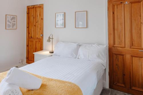 Stylish & Comfortable Modern Getaway photo 11