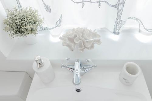 Stylish & Comfortable Modern Getaway photo 28