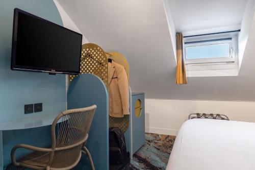 Télévision ou salle de divertissement dans l'établissement Mercure Annecy Centre