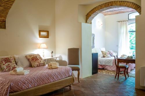 a living room with a couch and a bedroom at La Locanda di Villa Toscana in Bibbona
