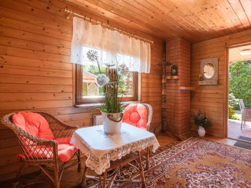 Ruang duduk di Holiday Home Szeroki Bór 2 by Interhome