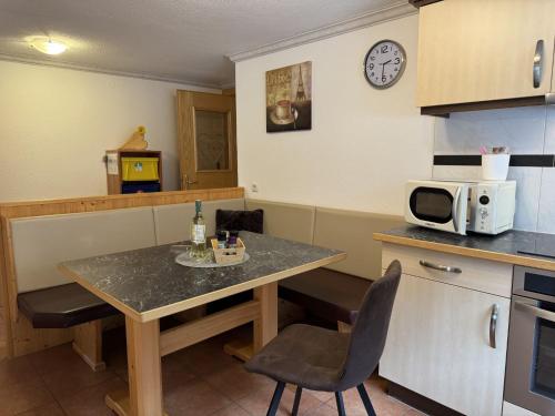 Kuchyň nebo kuchyňský kout v ubytování Apartment Sesselebenerhof-1 by Interhome
