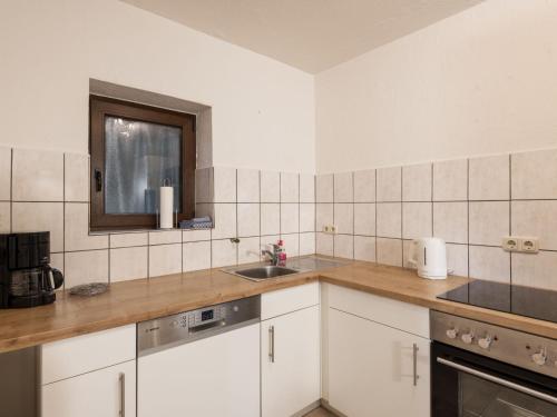 Η κουζίνα ή μικρή κουζίνα στο Apartment Eifelnatur - Haus 1-1 by Interhome