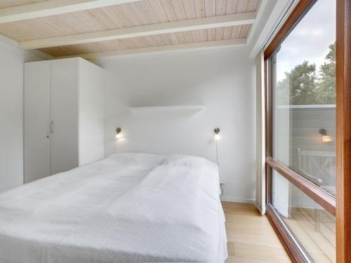 Ένα ή περισσότερα κρεβάτια σε δωμάτιο στο Apartment Elara - 200m from the sea by Interhome