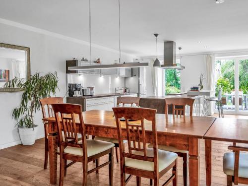 Dapur atau dapur kecil di Holiday Home Elbdomizil by Interhome