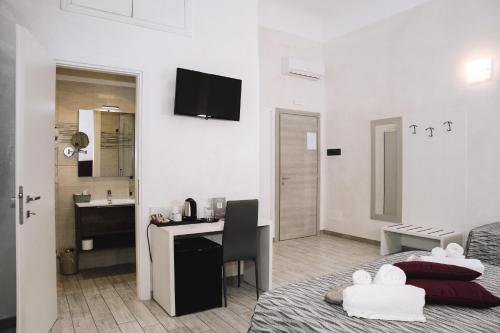 a room with a bed and a kitchen with a sink at 47 Steps in Rome