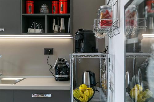a kitchen with a counter with a sink and a kitchen gmaxwell gmaxwell gmaxwell at Appartamento Paprika 1966 una comfort zone in Savigliano