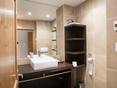 a bathroom with a sink and a mirror at Appartement 4 pièces, 8 pers. avec balcon, à 500m des remontées mécaniques, Châtel - FR-1-676-58 in Châtel