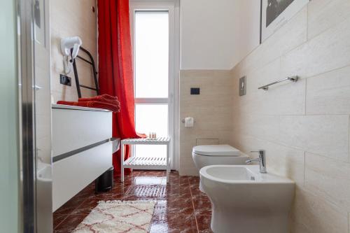 a bathroom with a toilet and a sink at Appartamento Paprika 1966 una comfort zone in Savigliano