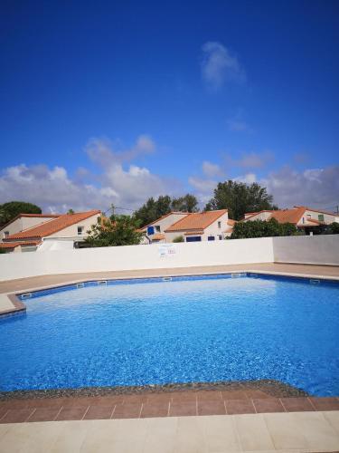 Vacances à Vic avec piscine collective