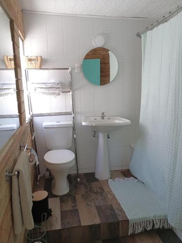 a bathroom with a toilet and a sink at Hotel Trocadero in Concón