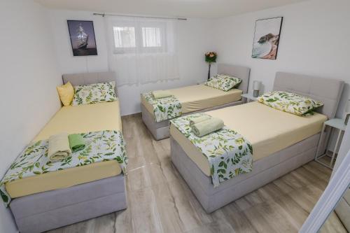 Modern Apartment for 4 people Novalja