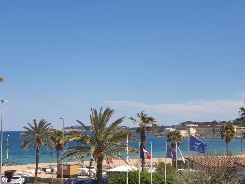 Zdjęcie z galerii obiektu Superbe 2 chambres vue port et mer 100 mètres plage w mieście Cogolin