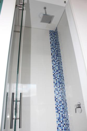Bilik mandi di Hotel Sixtina Plaza Medellin