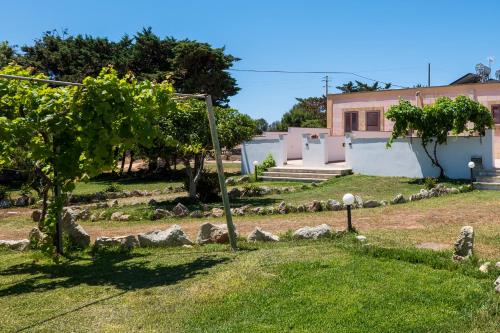Taman di luar Agriturismo Masseria Le Creste