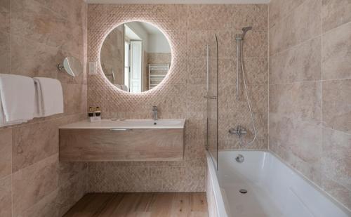 Bilik mandi di Chateau De Rochecotte