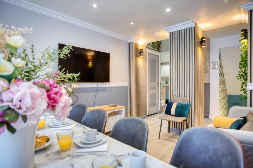 Elegant Triplex in Paris - Ideal for 10 - Aircon