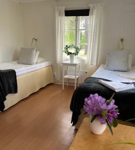 Cama o camas de una habitación en Hälleviks Havsbad