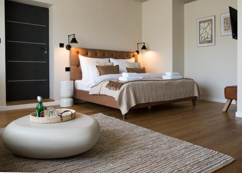 Postel nebo postele na pokoji v ubytování Boutique Hotel RABBIT HOLE