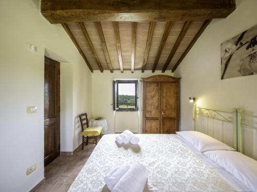 a bedroom with a large bed with a wooden ceiling at Holiday Home La Dama by Interhome in Poggioni