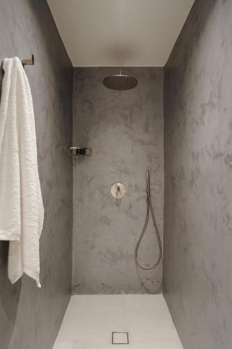 Koupelna v ubytování álas cycladic suites