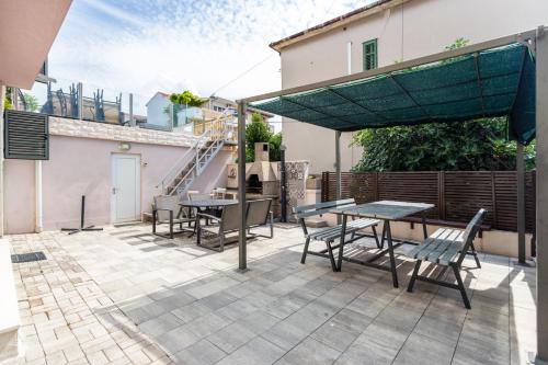 Villa Violeta with the sea view, 3 min walk to the beach