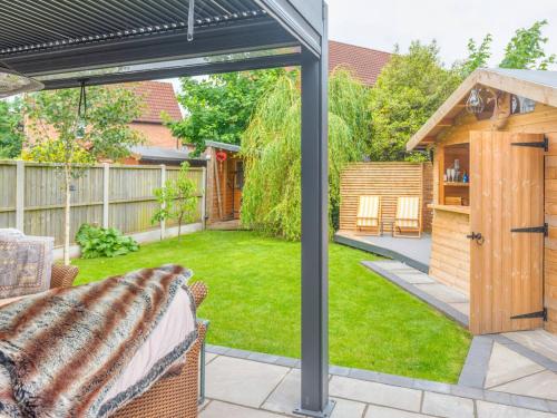 a garden with a pergola and a backyard at Pass the Keys Modern and Stylish Bungalow in Stafford
