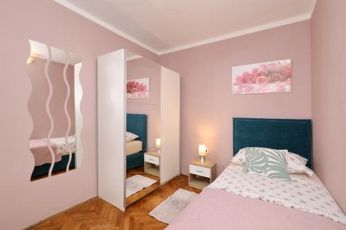 En eller flere senge i et værelse på City apartment Marcela