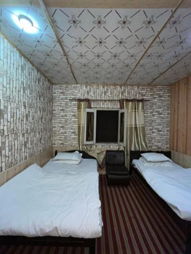 Кровать или кровати в номере Rama Valley Hut