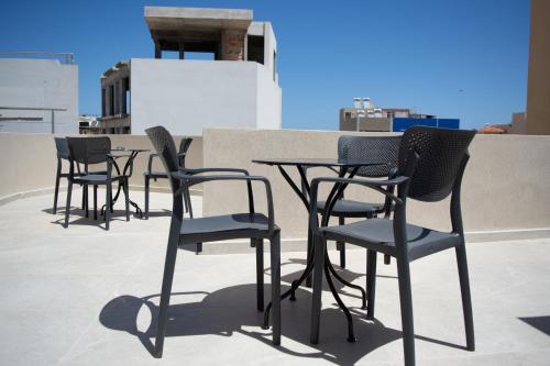 Uni Island - Metropolis Suites