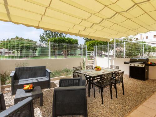 Εστιατόριο ή άλλο μέρος για φαγητό στο Apartment Detinsa-3 by Interhome