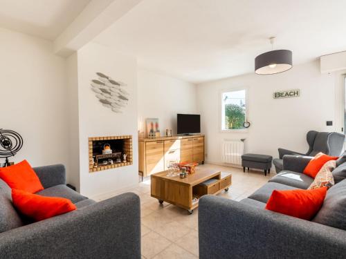 TV a/nebo společenská místnost v ubytování Holiday Home Le Clos St Colomban by Interhome