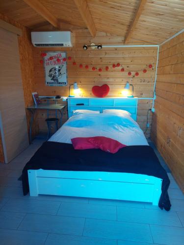 Postel nebo postele na pokoji v ubytování Chalet proche aéroport de Bastia