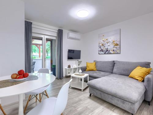 Apartment Nikola by Interhome