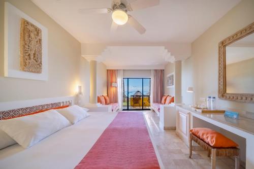 Postel nebo postele na pokoji v ubytování Iberostar Waves Quetzal - All Inclusive