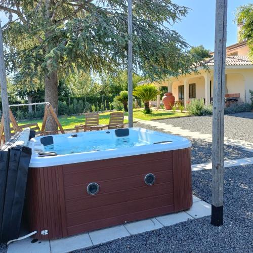 a jacuzzi tub in the yard of a house at Macchie Basse Guest House - Agriturismo in Pescia Fiorentina