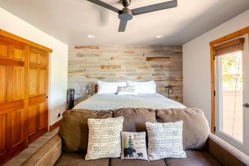 a bedroom with a bed and a couch at Der Steiermark Unit 108 - Cozy King Studio Off Main St & Peak 9 Base w AC, Balcony, Shared Hot Tub & Free Parking - No Fireplace in Breckenridge