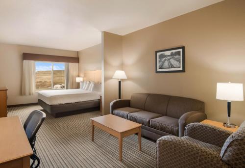Χώρος καθιστικού στο Best Western Shelby Inn & Suites