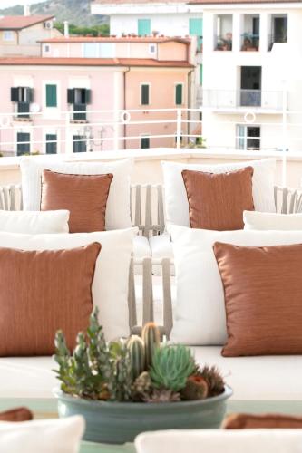 a table with pillows and a plate with a cactus at PALAZZO SAN ROCCO in Sperlonga