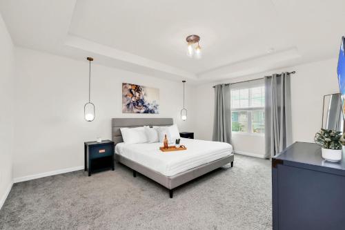 Ένα ή περισσότερα κρεβάτια σε δωμάτιο στο Solara Villa with Themed Rooms and Private Pool