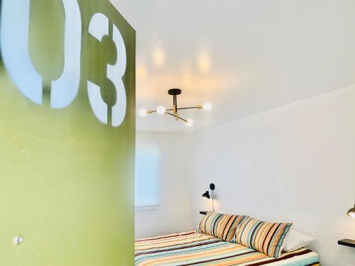 Ένα ή περισσότερα κρεβάτια σε δωμάτιο στο Dragonfly Motor Lodge